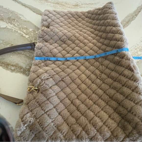 Winter Faux Fur Large Shoulder Handbag - Picture 4 of 5